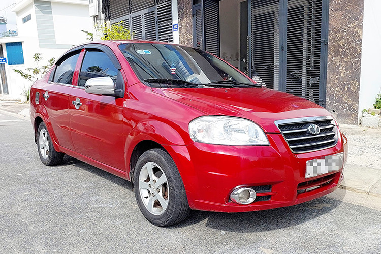  Daewoo Gentra 2007 - 2008 Daewoo Gentra đã ngừng sản xuất từ năm 2011. Trên thị trường thứ cấp hiện nay, lượng tin rao bán xe Daewoo Gentra cũ khá nhiều. Tuy nhiên, trong tầm tài chính mua ôtô khoảng 100 triệu, bạn chỉ có thể chọn được những chiếc xe thuộc giai đoạn 2007 - 2008 với giá rao bán từ 72 triệu đồng.