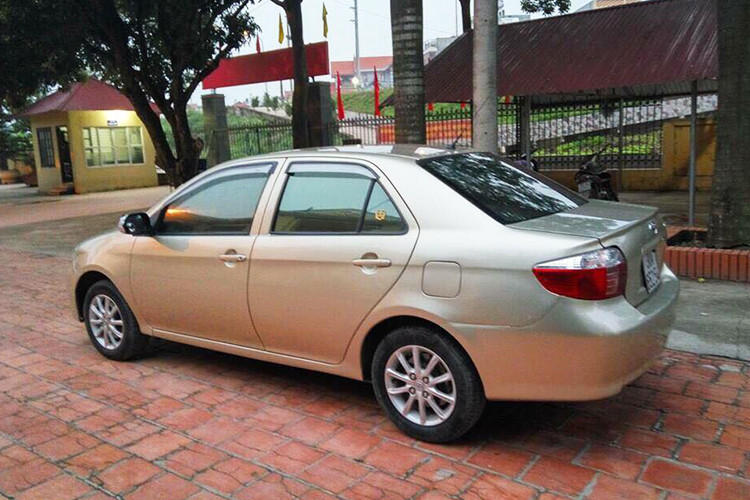 Theo đánh giá từ giới buôn xe cũ, với tầm giá loanh quanh 100 triệu đồng, khách hàng mới lái bằng B1 hoàn toàn có thể lựa chọn một chiếc Toyota Vios cũ đời 2005 - 2007 vốn nổi tiếng "lành tính" và bền bỉ, dễ sửa chữa.