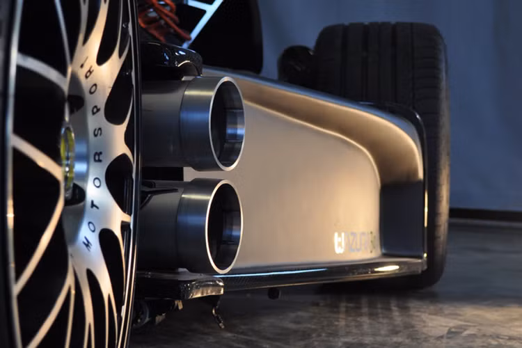 Được đặt với cái tên Wazuma V8F Matt Edition với tốc độ cùng sức mạnh "siêu khủng" các kỹ sư của hãng Lazareth phải hãm nó bằng hệ thống phanh Brembo với đường kính đĩa lên tới 324mm, lớn gần bằng các siêu xe như Ferrari, Corvette, McLaren, Lamborghini…