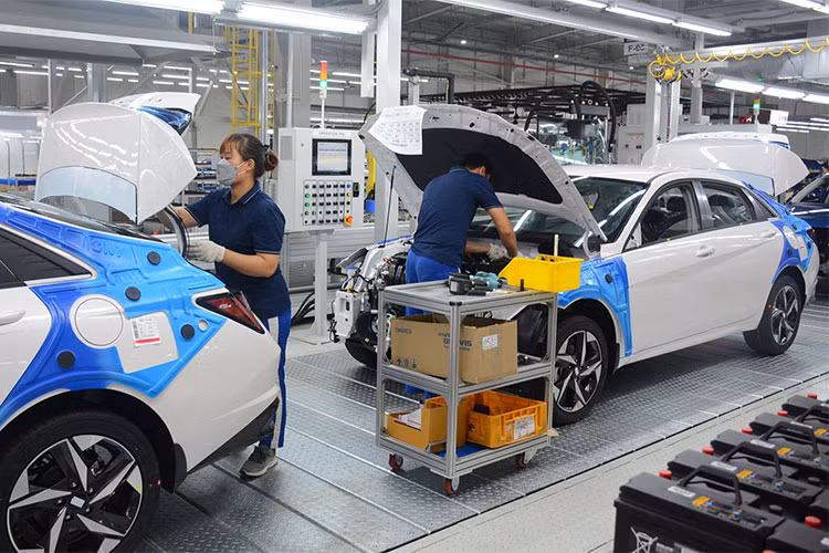 Chinh thuc thong qua de xuat giam 50% phi truoc ba oto lap rap