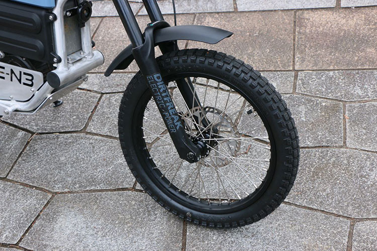 Tên gọi "GE-N3" có hai ý nghĩa, "GENeration 3" (thế hệ thứ 3), tiếp nối các sản phẩm trước của thương hiệu Dirt Freak tại Nhật Bản là “Meow” và “Woof”, và "GEN" mang nghĩa xe máy.