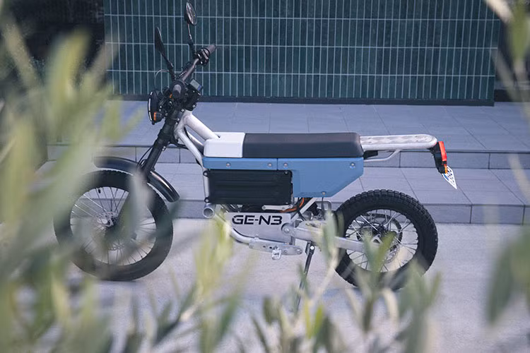 Xe máy điện Dirt Freak GE-N3 là sản phẩm đầu tiên được công nhận đạt chuẩn và có thể vận hành trên các tuyến đường công cộng hợp pháp tại Nhật Bản. Xe được chứng nhận là xe máy điện hạng 1, có thể vận hành với giấy phép lái xe thông thường.