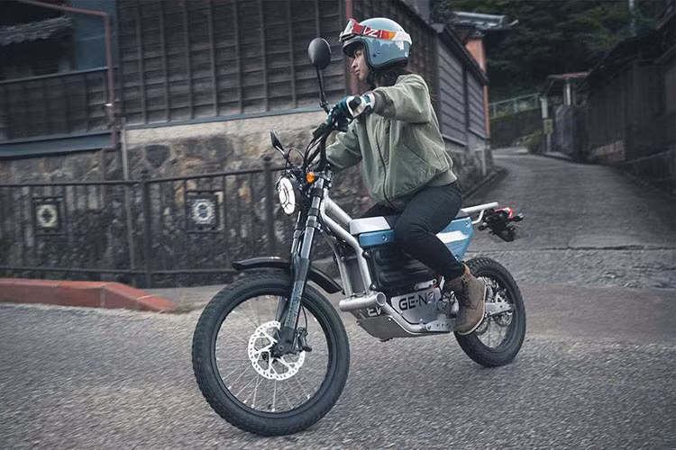 Về nguồn năng lượng, GE-N3 sử dụng pin 72V và động cơ mô-men xoắn cao 230Nm, với ưu điểm về khả năng vượt địa hình tốt. Xe có thể di chuyển khoảng 60 km mỗi lần sạc và có thể kéo dài quãng đường lên đến 100 km khi di chuyển liên tục với tốc độ 30 km/h.