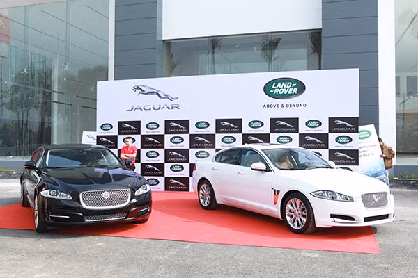 Ha Noi: Chu so huu Jaguar–Land Rover duoc bao duong mien phi-Hinh-2