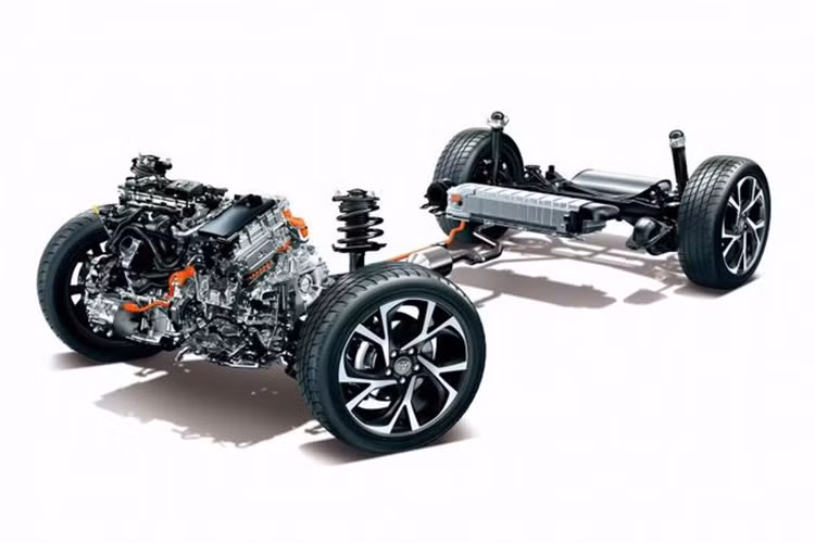 Chiếc xe sẽ tung ra thị trường với 2 tùy chọn động cơ turbo cỡ nhỏ 1.2L hoặc động cơ Hybrid 1.8L. Với khối động cơ 1.2L sử dụng Turbo tăng áp 8NR-FTS có thể sản sinh ra công suất cực đại 115 mã lực và 185 Nm mô-men xoắn đi cùng mức tiêu thụ nhiên liệu 15,4km/lít.