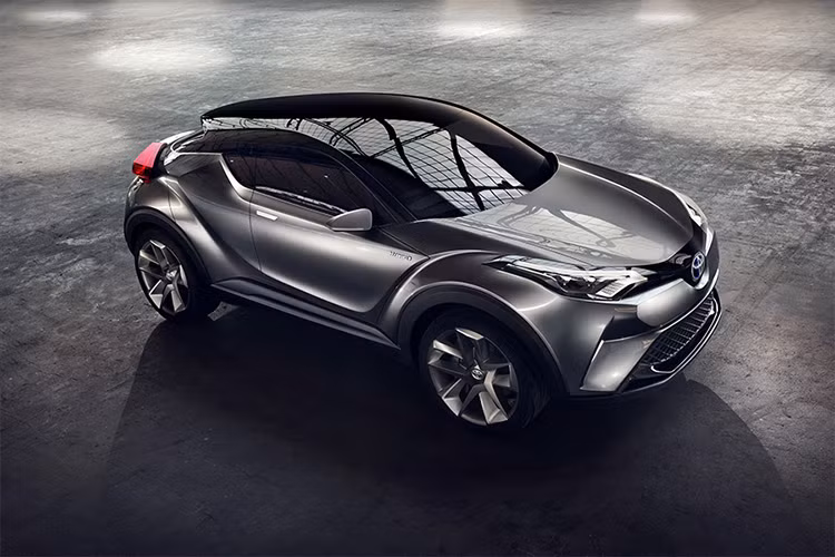 Theo Toyota cho biết, giá bán của C-HR tại thị trường Nhật Bản tương đương từ 494 triệu đồng cho phiên bản 1.2L S-T đến 573 triệu đồng cho phiên bản 1.8L Hybrid G với 8 tùy chọn màu sắc xanh dương, xanh lá, vàng, đen, đỏ, bạc, trắng và nâu.