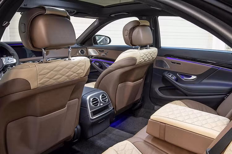 Đáng tiếc là hãng Hofele không hề nhắc đến động cơ của chiếc Mercedes-Benz S-Class độ này. Trước đây, những chiếc xe độ của Hofele thường cũng không được chú trọng vào động cơ mà chủ yếu là nội và ngoài thất. 