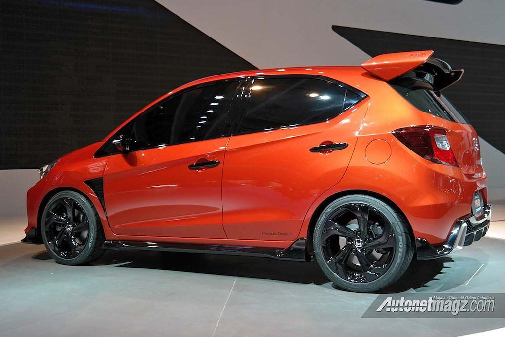 Các chi tiết khác trên xe được Honda tại Indonesia thiết kế như cản trước/sau, tay nắm cửa, ốp thân cánh cửa xe, cánh gió phía sau đều phủ nước sơn đen bóng. Mâm xe dạng đa chấu làm bằng hợp kim không gỉ.