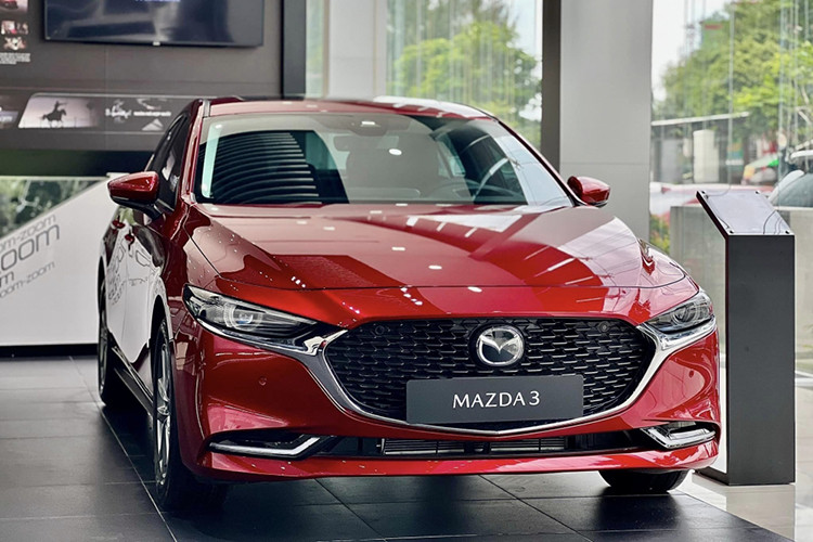 Mazda3 là mẫu xe có doanh số tốt nhất phân khúc sedan cỡ C sau khi kết thúc chặng đua đầu tiên của năm 2024 nhưng với 389 xe giao đến tay khách hàng (giảm 56,8% so với tháng 12/2023 - 923 xe), Mazda3 không thể đại diện phân khúc ghi danh vào Top 10 xe bán chạy nhất thị trường. 