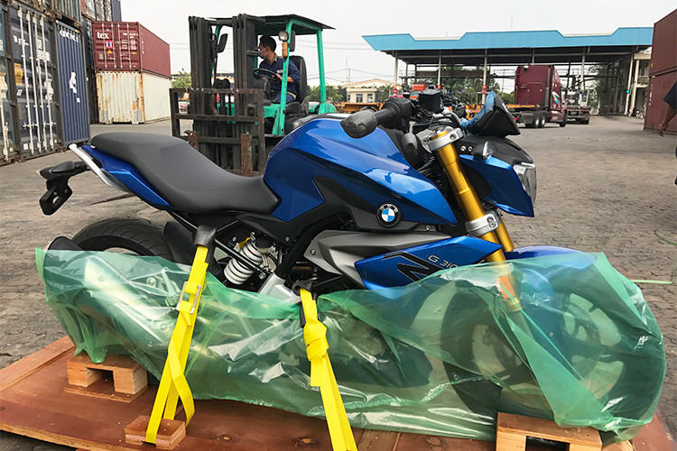 Sau khi tập đoàn ôtô trong nước - Trường Hải đã chính thức khẳng định việc tiếp quản việc quản lí thương hiệu xe hai bánh BMW Motorrad tại thị trường Việt Nam, mới đây những chiếc xe môtô BMW G310R đầu tiên về Việt Nam vào giữa năm 2017 bất ngờ được hé lộ mức giá mới rẻ hơn so với thời Euro Auto tiếp quản.