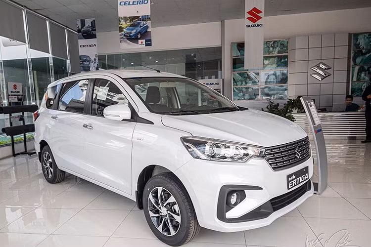 Kết thúc tháng 10/2021, chỉ có 8 ze Ertiga đến tay khách hàng. Từng có thời điểm được xem là mẫu xe bán chạy nhất của Suzuki tại Việt Nam nhờ các chính sách giảm giá khuyến mãi..., tuy nhiên khó khăn về nguồn cung cùng áp lực cạnh tranh từ các đối thủ cùng phân khúc khiến doanh số Suzuki Ertiga ế ẩm và lọt vào đỉnh top bán chậm.