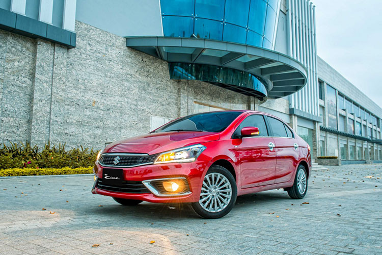 Sau hơn 1 năm tung ra bản nâng cấp, cải tiến... doanh số Suzuki Ciaz vẫn không mấy khả quan. Trong tháng 10/2010, doanh số bán mẫu xe này chỉ đạt 3 xe, giảm 7 xe so với tháng trước. Cộng dồn 10 tháng của năm 2021, Suzuki chỉ bán được 318 xe Ciaz tại Việt Nam. Hiện tại, nhà nhập khẩu, phân phối xe Suzuki tại Việt Nam (Visuco) đã thông báo tạm ngừng bán mẫu sedan hạng B này.