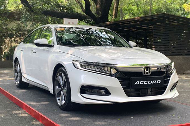 Sở hữu thiết kế hiện đại, thời trang nhưng kết quả kinh doanh của Honda Accord thế hệ mới kể từ khi gia nhập thị trường ôtô Việt Nam từ cuối năm 2019 lại không mấy khả quan. Trong tháng 10/2021, doanh số bán Honda Accord chỉ đạt 10 xe, tăng 6 xe so với trước. Hiện tại, Honda Accord tại Việt Nam đang phân phối với giá khoảng 1,3 tỉ đồng.