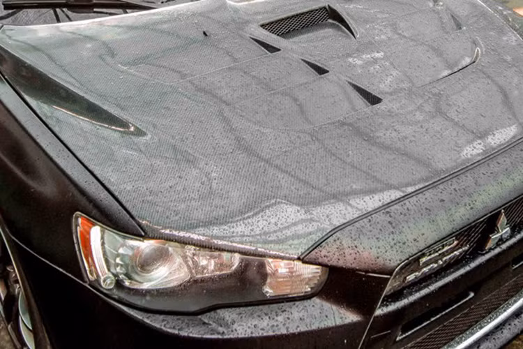 Chiếc Evo X này được xem là độc nhất Việt Nam bởi đã được trang bị gói nâng cấp những thiết bị bổ trợ công suất ở nước ngoài. 