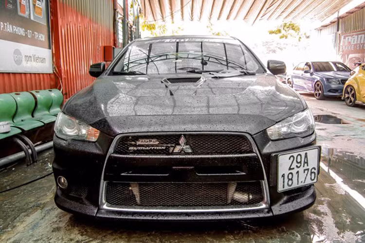 Xe doc Mitsubishi Lancer X bien Ha Noi xuat hien tai Sai Gon