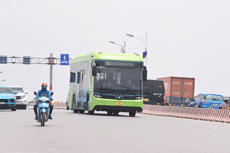 VinBus là mẫu xe buýt điện do Công ty VinFast sản xuất và lắp ráp tại Tổ hợp Sản xuất ôtô tại Hải Phòng, hội tụ nhiều công nghệ hiện đại, tính năng thông minh và an toàn nhất theo chiến lược phát triển các dòng xe ôtô điện thông minh của VinFast hiện nay.