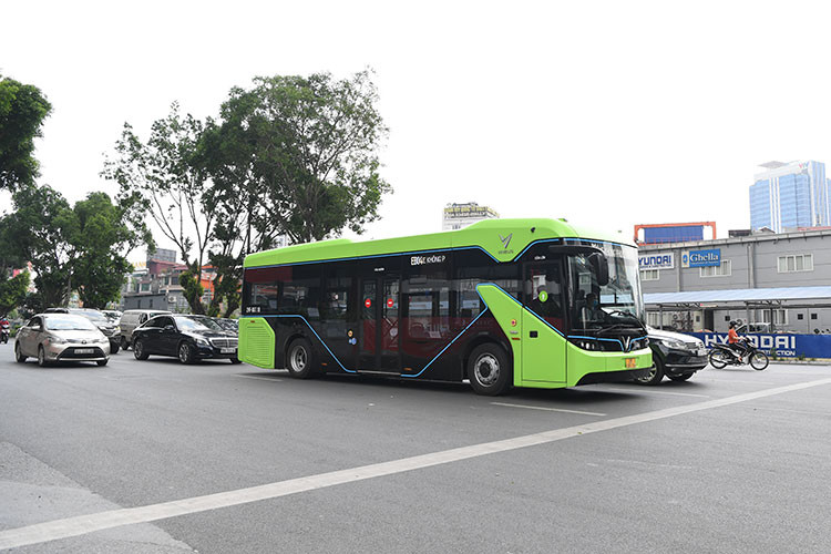 Theo đại diện VinBus, các tuyến xe điện VinBus này chỉ chạy thử nên chưa đón khách mà mục đích là làm quen và thử các điều kiện trên tuyến để chuẩn bị đi vào vận hành chính thức, kết nối với mạng lưới vận tải hành khách công cộng của thành phố khi được sự cho phép từ cơ quan chức năng. 