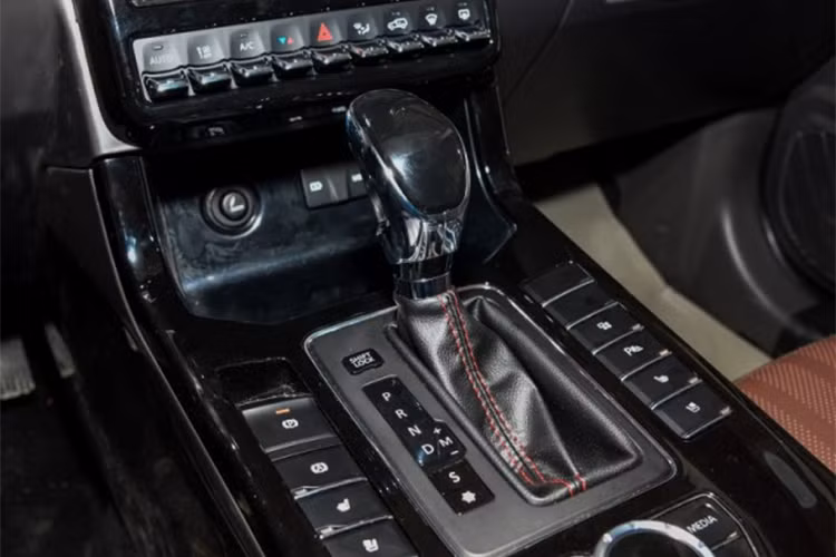 Trước đó, một thương hiệu ôtô khác của Trung Quốc là Zotye Auto cũng đa khiến Land Rover phải đau đầu vì nhái thiết kế mẫu Range Rover Evoque với mẫu xe đình đám Landwind. Theo đó, Landwind đã mang hẳn 4 chiếc X7 tới trưng bày tại Triển lãm ôtô Thượng Hải 2017.