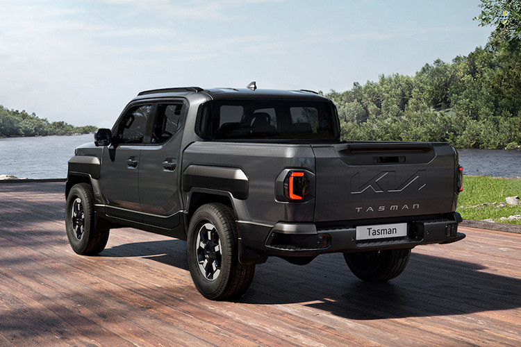 Tại các khu vực khác, chẳng hạn như Trung Đông và Châu Phi, khách hàng có thể lựa chọn giữa động cơ xăng 2,5 lít được trang bị hộp số tự động tám cấp và động cơ diesel 2,2 lít với tùy chọn hộp số tự động tám cấp hoặc hộp số sàn sáu cấp (tùy theo thị trường).