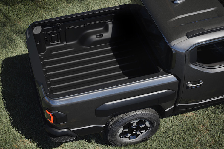 Kia Tasmancủa hãng xe Hàn Quốc sở hữu động cơ xăng 2,5 lít 281PS kết hợp với hộp số tự động tám cấp. Với mô-men xoắn 421Nm, Kia Tasman có thể tăng tốc từ 0-100km/h trong 8,5 giây và đạt tốc độ tối đa 185km/h. 