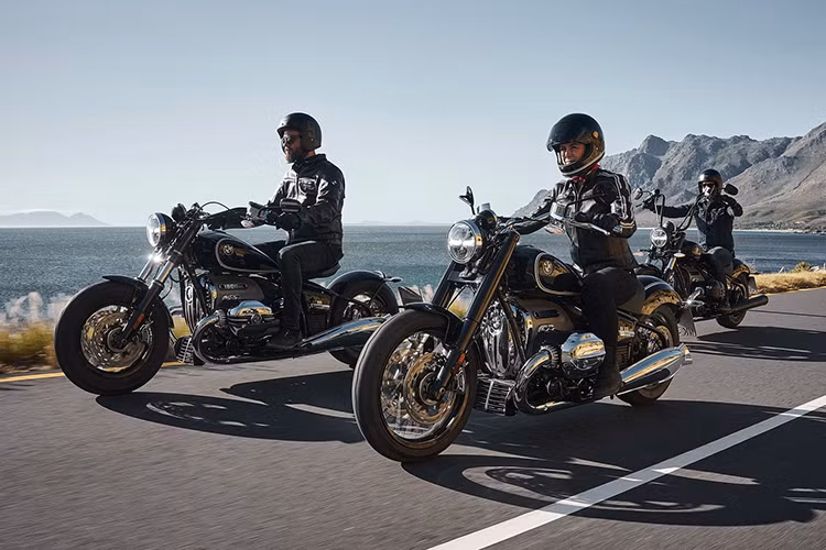 Nếu được nhập về phân phối tại thị trường Việt Nam thông qua BMW Motorrad chính hãng Việt Nam, giá xe BMW R18 dự kiến sẽ tương đương ở mức hơn 800 triệu đồng. 