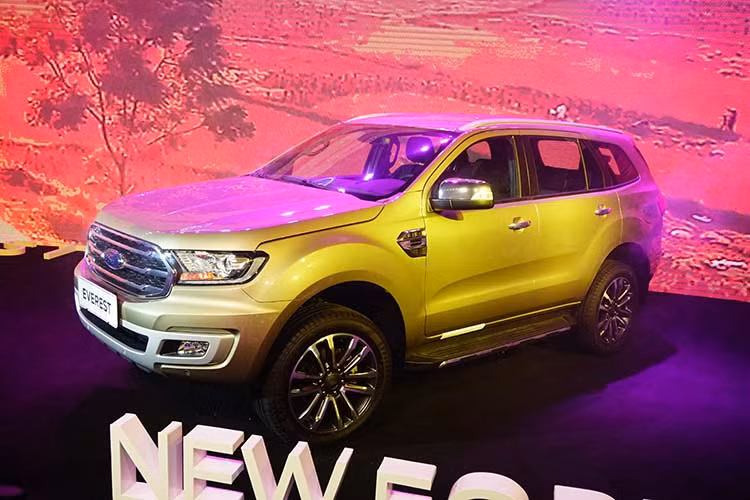 Theo đại diện Ford Việt Nam cho hay, bên cạnh thiết kế mạnh mẽ và nội thất tiện nghi - Everest mới sẽ được trang bị động cơ Diesel Bi-Turbo 2.0L kết hợp cùng hộp số tự động 10 cấp hoàn toàn mới, cùng với đó sẽ là hàng loạt các công nghệ thông minh mới nhất được trang bị.