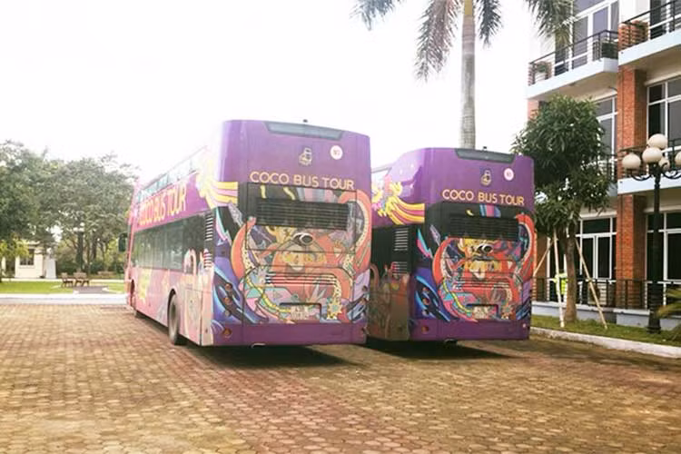 Ngoài ra, Bộ Văn hóa bố trí 2 xe khác đưa đại biểu, phóng viên báo chí đi cùng đoàn. "Lộ trình đi của đoàn xe đã có song chúng tôi chưa thể tiết lộ", ông Bình nói. Máy bay đưa đội tuyển U23 Việt Nam sẽ hạ cánh tại Nội Bài lúc 12h ngày 28/1. Sau lễ đón, các cầu thủ và ban huấn luyện sẽ về nội thành và giao lưu với người hâm mộ tại sân vận động Mỹ Đình.