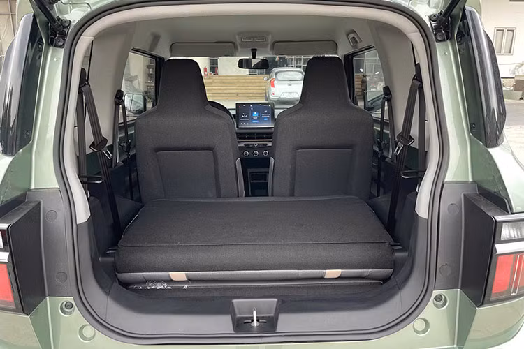 Hàng ghế sau của xe có thể gập xuống hoàn toàn để tăng diện tích khoang chứa (tổng sức chứa 550L), giúp người lái luôn sẵn sàng cho mọi chuyến đi.