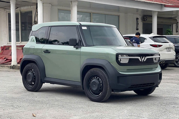 Mới đây, cộng đồng mạng xôn xao khi một chiếc VinFast VF3 lên sàn xe cũ, trở thành một trong những chiếc VF3 chạy "siêu lướt" đầu tiên được rao bán lại. Được biết, chiếc xe điện mini này mới chỉ bắt đầu được bàn giao đến tay khách hàng từ ngày 1/8/2024.