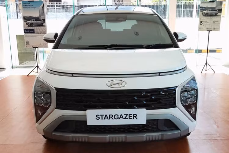 Việc trở thành “tân binh” của phân khúc MPV cỡ nhỏ tại nước ta vốn đang bị thống trị bởi Mitsubishi Xpander chắc chắn sẽ đem lại nhiều khó khăn cho Hyundai Stargazer, giống như Toyota Veloz Cross.