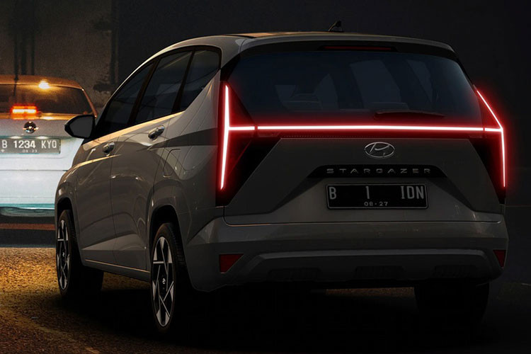 Công nghệ an toàn sẽ là điểm nhấn quan trọng của Hyundai Stargazer bởi mẫu MPV này cũng được trang bị gói Hyundai SmartSense gồm các tính năng hấp dẫn như hỗ trợ tránh va chạm phía trước, cảnh báo khi người lái mất tập trung,...