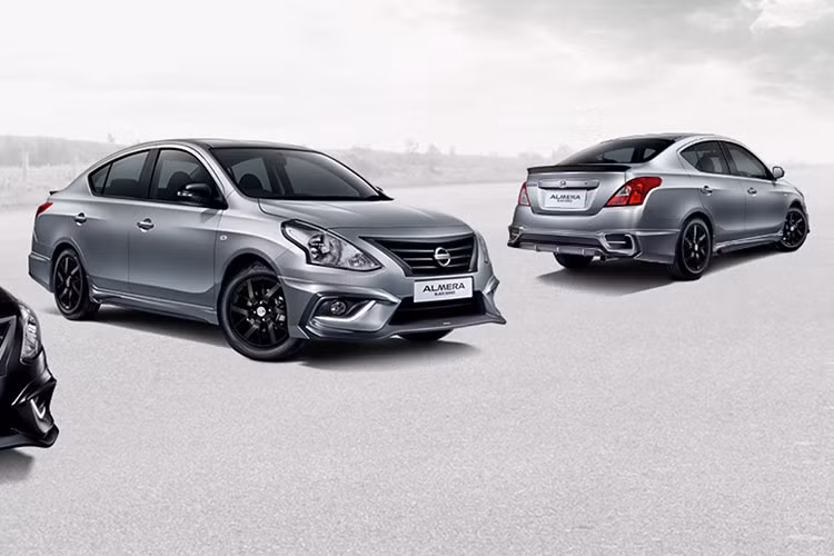 Về ngoại thất, hãng xe Nhật Bản đã trang bị cho xe một bộ bodykit thể thao được thiết kế bởi hãng Tomei (Nhật Bản) bao gồm: cản trước và sau đi kèm bộ khuếch tán, ốp sườn, cánh gió nhỏ cố định ở phía sau,...