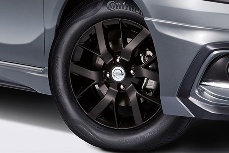 Về động cơ, Nissan Almera/Sunny tại Malaysia vẫn sử dụng động cơ xăng 4 xy-lanh thẳng (I4) DOHC, dung tích 1.5L (N/A) cho công suất tối đa 99 mã lực và mô-men xoắn cực đại 134Nm, sức mạnh được truyền xuống cầu trước (FWD) thông qua hộp số tự động 4 cấp (4 AT) và sàn 5 cấp (5 MT). Hệ thống treo trước/ sau: độc lập và thanh xoắn.