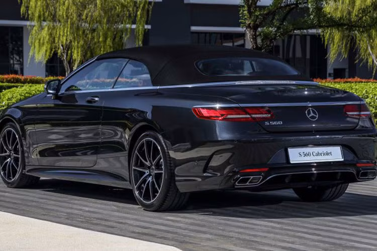 "Trái tim" của xe sẽ là động cơ V8, Bi-turbo, dung tích 4.7 lít, sản sinh công suất tối đa 469 mã lực và mô-men xoắn cực đại 700 Nm. Động cơ mới này đi kèm với công nghệ hủy kích hoạt xi lanh để tiết kiệm nhiên liệu hơn nữa. Kết hợp cùng "trái tim" này là hộp số tự động 9 cấp 9G-Tronic.