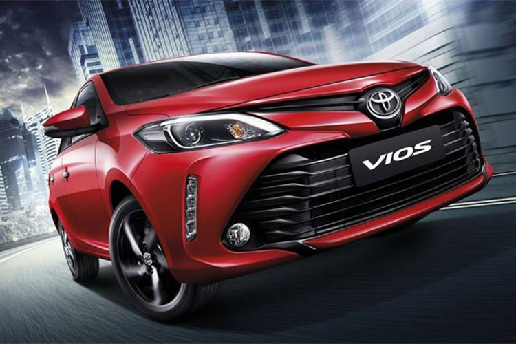 Các trang bị an toàn của mẫu xe Toyota Vios 2018 tại Thái Lan bao gồm 2 túi khí trước, hệ thống chống bó cứng phanh ABS, phân bổ lực phanh điện tử, trợ lực phanh, cân bằng điện tử và kiểm soát lực kéo. Tại thị trường Thái Lan, xe có giá dao động từ 479.000 - 635.000 Baht (tương đương từ 354 - 470 triệu đồng).