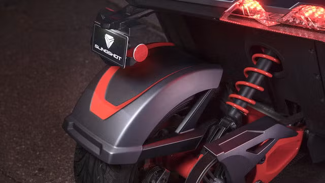 Phuộc Bilstein không nằm trong gói tiêu chuẩn của Grand Touring LE. Tuy nhiên, việc tăng thêm sức mạnh cho một chiếc xe vốn đã rất năng động, thể thao là không cần thiết. Chi phí cho việc nâng cấp lên phuộc Bilstein khoảng 1.800 USD.