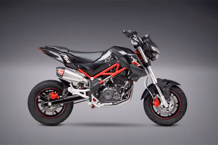 Thương hiệu môtô Ý, Benelli vừa cho ra mắt mẫu xe môtô côn tay cỡ nhỏ Benelli TNT 135 Yoshimura 2018, mẫu xe này đã được nâng cấp và bổ sung một số tính năng mạnh mẽ và cá tính hơn so với trước đây.