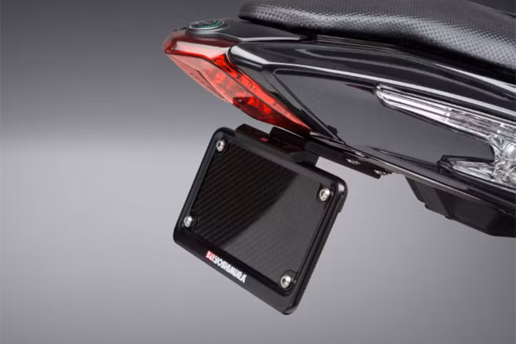 Ngoài ra, xxe còn được trang bị gói nâng cấp mới bao gồm bộ chắn bùn mới Fender Eliminator kit thiết kế cho Benelli, bộ công cụ FE Kit mới... Những nâng cấp này giúp dàn áo chịu được mọi loại thời tiết, hệ thống đèn LED tương thích DOT cung cấp ánh sáng tốt hơn.