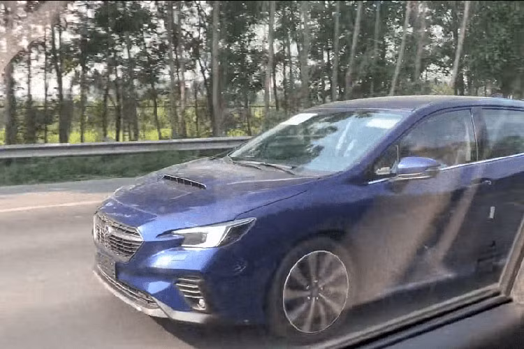 Subaru WRX 2022 lo anh chay thu khong nguy trang tai Ha Noi