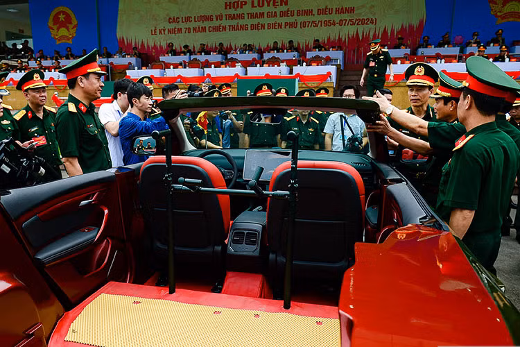 Việc đưa xe điện VinFast vào các hoạt động nghi lễ quốc gia thể hiện rõ tầm nhìn chiến lược của Việt Nam trong việc chuyển đổi năng lượng sạch, phát triển bền vững và nâng cao giá trị thương hiệu quốc gia.