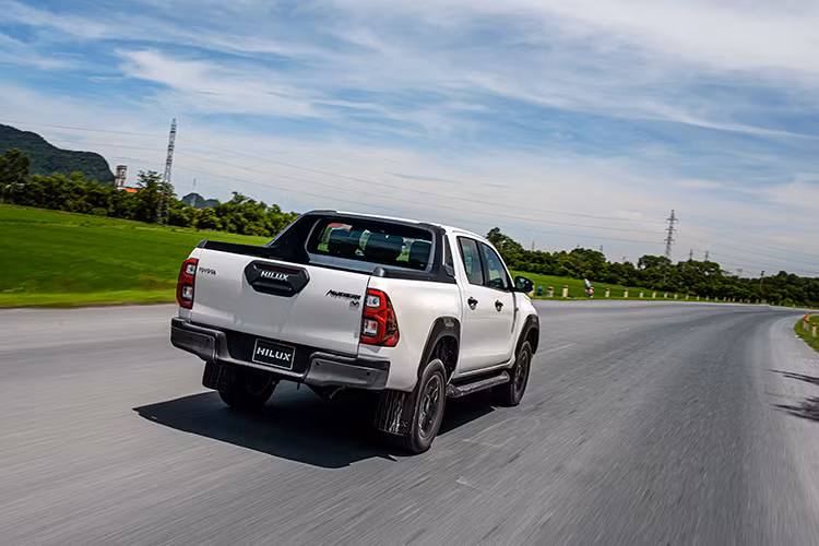 Trên phiên bản Adventure công suất tối đa đạt 201 hp tại 3.400 vòng/phút (tăng 27 hp) và mô-men xoắn tối đa 500 Nm tại 1.600 vòng/phút (tăng 50 Nm) với khả năng tiết kiệm nhiên liệu giảm 4% so với phiên bản trước đó.