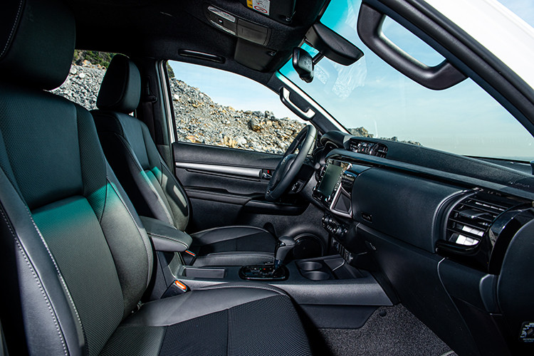 Gói công nghệ an toàn của hệ thống an toàn Toyota Safety Sense trang bị trên Hilux mới với các tính năng như: hệ thống cảnh báo tiền va chạm (PCS); hệ thống cảnh báo chệch làn đường (LDA), hệ thống điều khiển hành trình chủ động (DRCC). Ngoài ra, Hilux mới cũng được trang bị 6 cảm biến xung quanh (2 góc trước, 2 góc sau, 2 cảm biến sau) hỗ trợ việc đỗ xe và di chuyển trong không gian nhỏ hẹp.