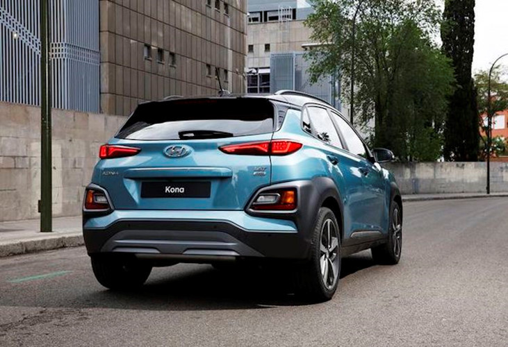 Các phiên bản có thể dễ dàng phân biệt từ ngoại thất. Bản 2.0 Tiêu chuẩn có đèn chiếu sáng halogen, không có đèn sương mù, đèn hậu bóng sợi đốt và vành 17 inch. Hai phiên bản cao hơn sử dụng đèn chiếu sáng LED, có đèn sương mù, đèn hậu LED và vành 18 inch thiết kế cách điệu thời trang. Bản Turbo còn khác biệt ở lưới tản nhiệt mạ chrome.