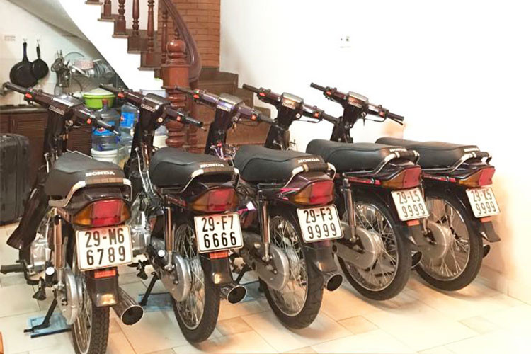 Là một dòng xe ra đời từ lâu và có vị trí đặc biệt đối với người dân Việt Nam, tới nay dòng xe số phổ thông Honda Dream II Thái Lan vẫn tiếp tục được rất nhiều người ưa chuộng. Do những chiếc Dream II đã bị dừng sản xuất tại Thái từ khoảng cuối thập niên 90, chính vì vậy những chiếc Honda Dream "biển khủng" luôn được người chơi săn lùng để "giật mới"