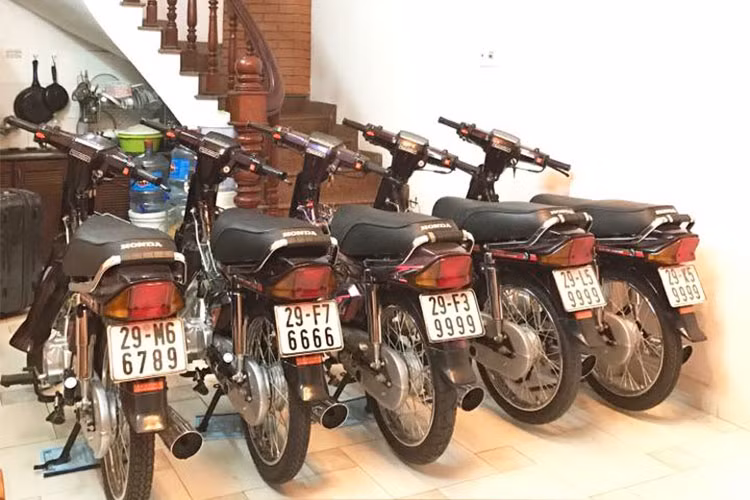 Là một dòng xe ra đời từ lâu và có vị trí đặc biệt đối với người dân Việt Nam, tới nay dòng xe số phổ thông Honda Dream II Thái Lan vẫn tiếp tục được rất nhiều người ưa chuộng. Do những chiếc Dream II đã bị dừng sản xuất tại Thái từ khoảng cuối thập niên 90, chính vì vậy những chiếc Honda Dream "biển khủng" luôn được người chơi săn lùng để "giật mới"