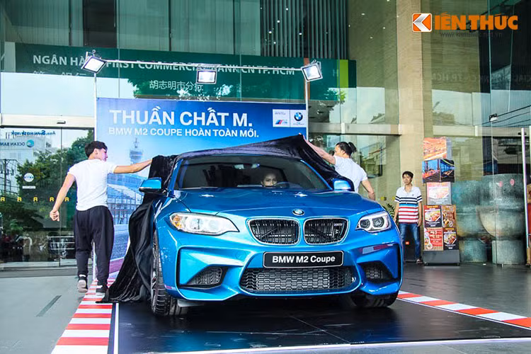  BMW M2 Coupe là chiếc xe thể thao cỡ nhỏ mới của hãng xe đình đám tại Đức. Đây là phiên bản kế thừa 1 Series M Coupe đã ngừng sản xuất, do chỉ bán được 6.309 chiếc trên toàn cầu. So với 1 Series M Coupe, BMW M2 có kích thước lớn hơn.