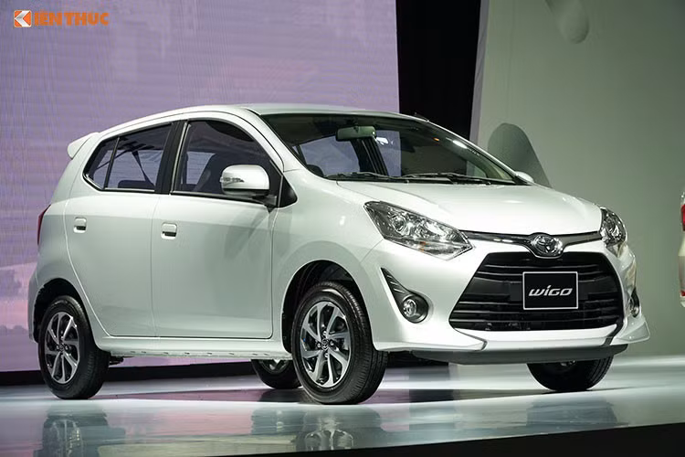 Theo khảo sát từ phía các đại lý tại Hà Nội thì Toyota Wigo giảm giá khoảng 25 triệu đồng với cả 2 phiên bản số sàn và số tự động. Ngoài ra, phiên bản 1.2 MT hiện đang được nhận thêm ưu đãi 15 triệu đồng tiền lệ phí trước bạ từ nhà phân phối Toyota Việt Nam.