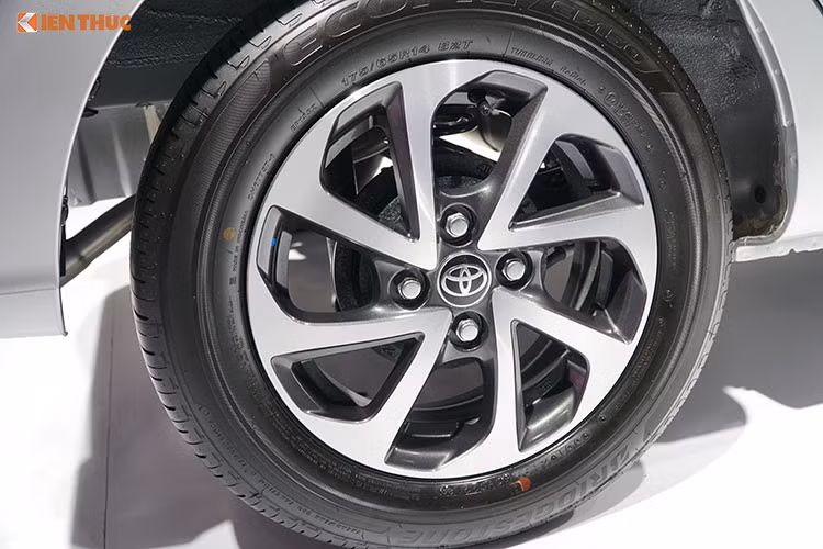 Tuy nhiên ngay sau đó, mẫu xe giá rẻ Toyota Wigo lại tỏ ra đuối sức hơn so với các đối thủ cùng phân khúc khi doanh số giảm dần và luôn thấp hơn hai đối thủ ở những tháng tiếp theo. Tính tổng 2 tháng đầu năm 2019, Toyota Wigo chỉ bán ra được 976 xe, trong khi Kia Morning bán ra được 1.829 xe và Grand i10 bán ra được 2.529 xe.