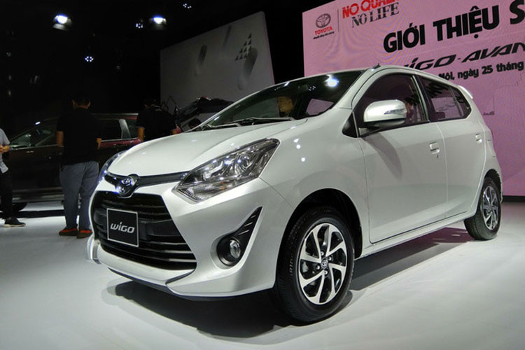 Xe sở hữu kích thước tổng thể 3.660 mm dài x 1.600 mm rộng x 1.520 mm cao, chiều dài cơ sở 2.455 mm, khoảng sáng gầm 160 mm, bán kính vòng quay 4,7 mét, dung tích bình xăng 33 lít. Trọng lượng không tải 870 kg với bản số sàn và nặng hơn 20 kg với bản số tự động. Vành hợp kim 14 inch với phanh đĩa trước, tang trống sau.