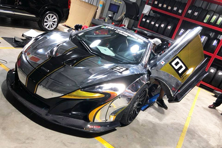 Hiện tại ở Việt Nam, siêu xe McLaren 650S Spider của thiếu gia Dương Kon là chiếc đầu tiên được chủ nhân độ Liberty Walk chính hãng. Cũng như những siêu xe độ Liberty Walk khác, 650S Spider cũng được các chuyên gia của hãng bay từ Nhật Bản sang Việt Nam để thực hiện.